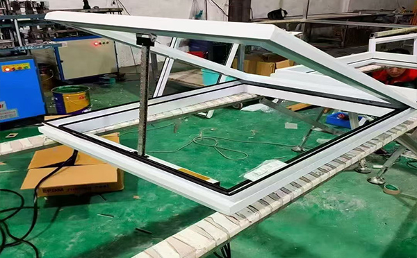 某地下车库出入口哈密排烟窗配置工程