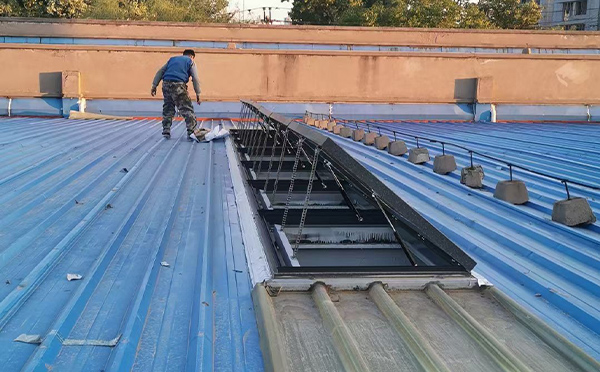 某区域性物流仓储中心哈密排烟窗系统安装项目